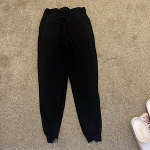 Lululemon black joggers size:4!! Very comfortable